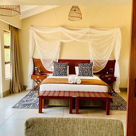 Hwange Safari Lodge Dete Buitenkant foto