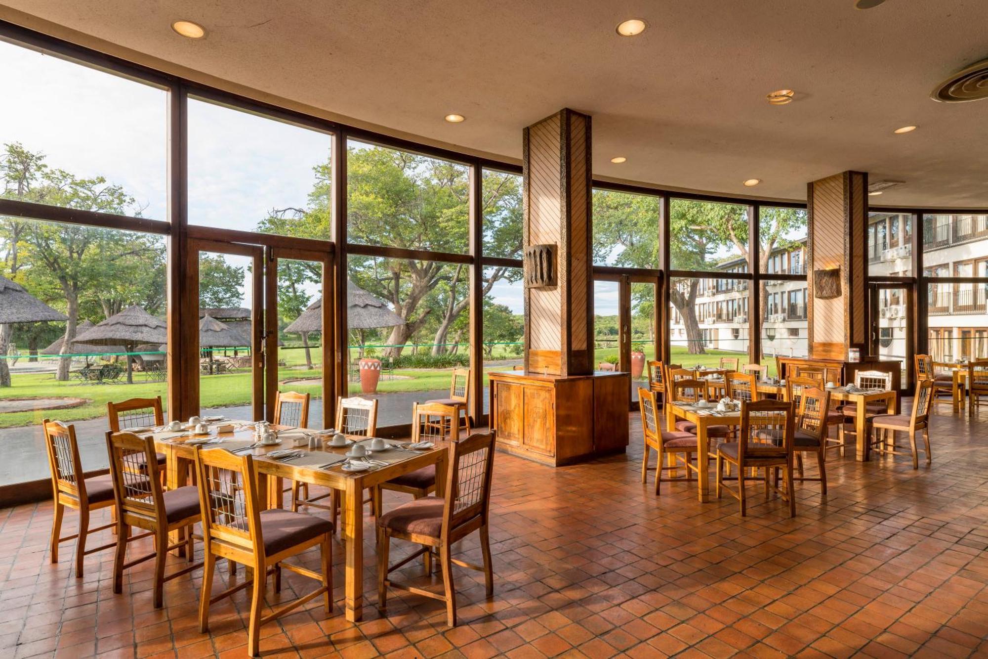 Hwange Safari Lodge Dete Buitenkant foto