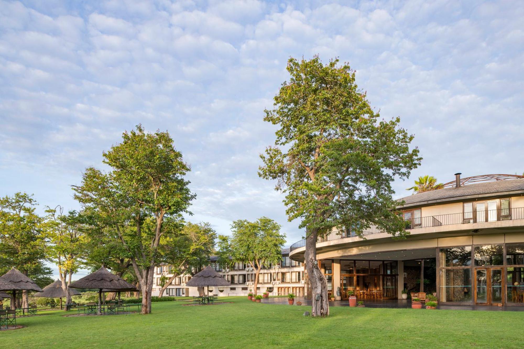 Hwange Safari Lodge Dete Buitenkant foto