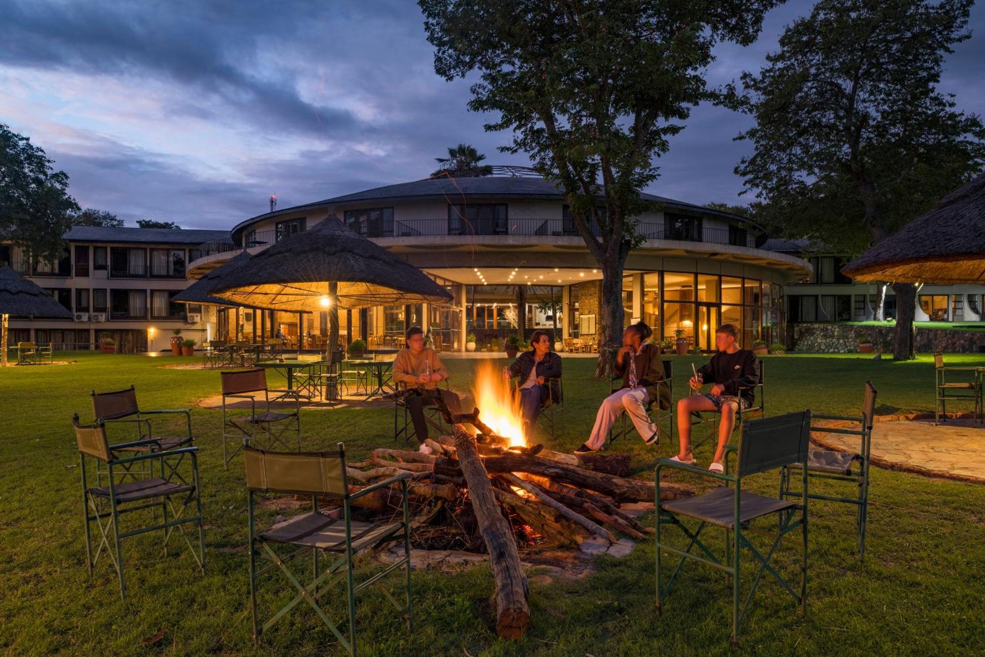 Hwange Safari Lodge Dete Buitenkant foto
